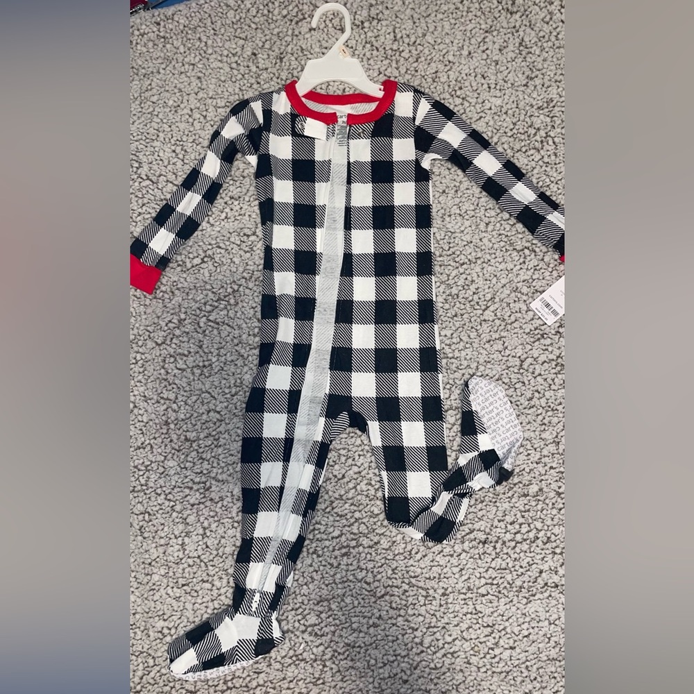 NWT CARTE’S  CHRISTMAS PIJAMA BOYS SIZE 2 T